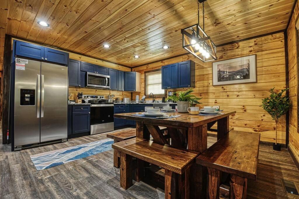 Adventure Retreat/Cabin/Pool+Hot Tub/Game Room+Theater 塞维尔维尔 外观 照片