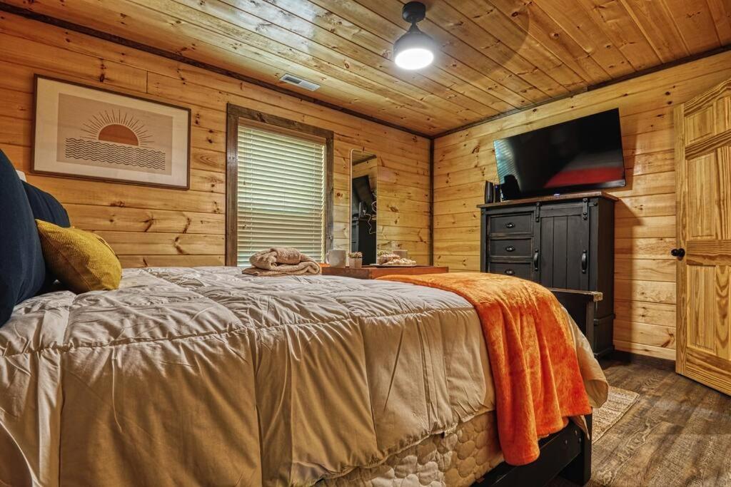 Adventure Retreat/Cabin/Pool+Hot Tub/Game Room+Theater 塞维尔维尔 外观 照片