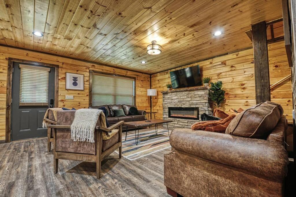 Adventure Retreat/Cabin/Pool+Hot Tub/Game Room+Theater 塞维尔维尔 外观 照片