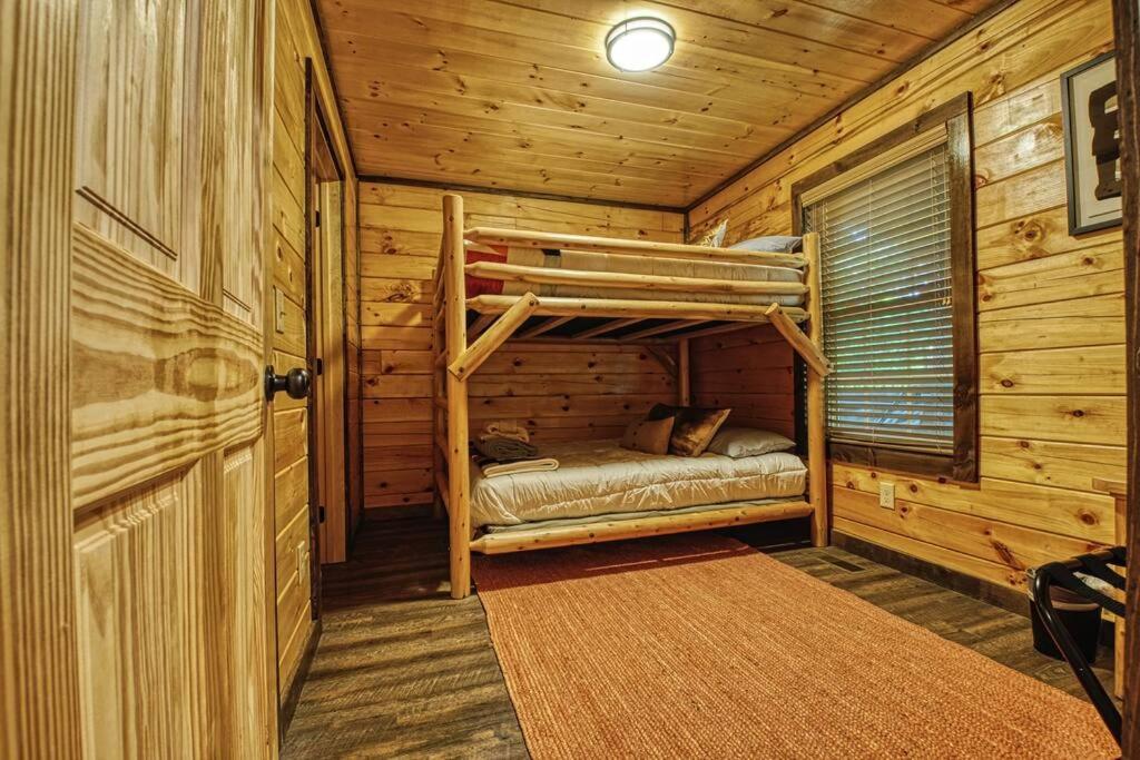 Adventure Retreat/Cabin/Pool+Hot Tub/Game Room+Theater 塞维尔维尔 外观 照片