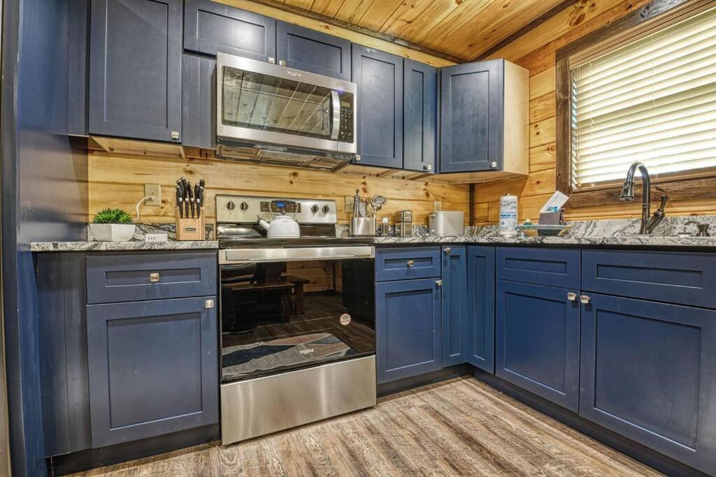 Adventure Retreat/Cabin/Pool+Hot Tub/Game Room+Theater 塞维尔维尔 外观 照片