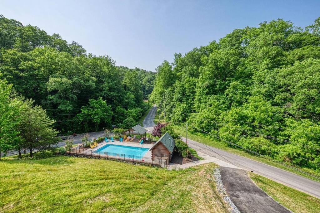 Adventure Retreat/Cabin/Pool+Hot Tub/Game Room+Theater 塞维尔维尔 外观 照片