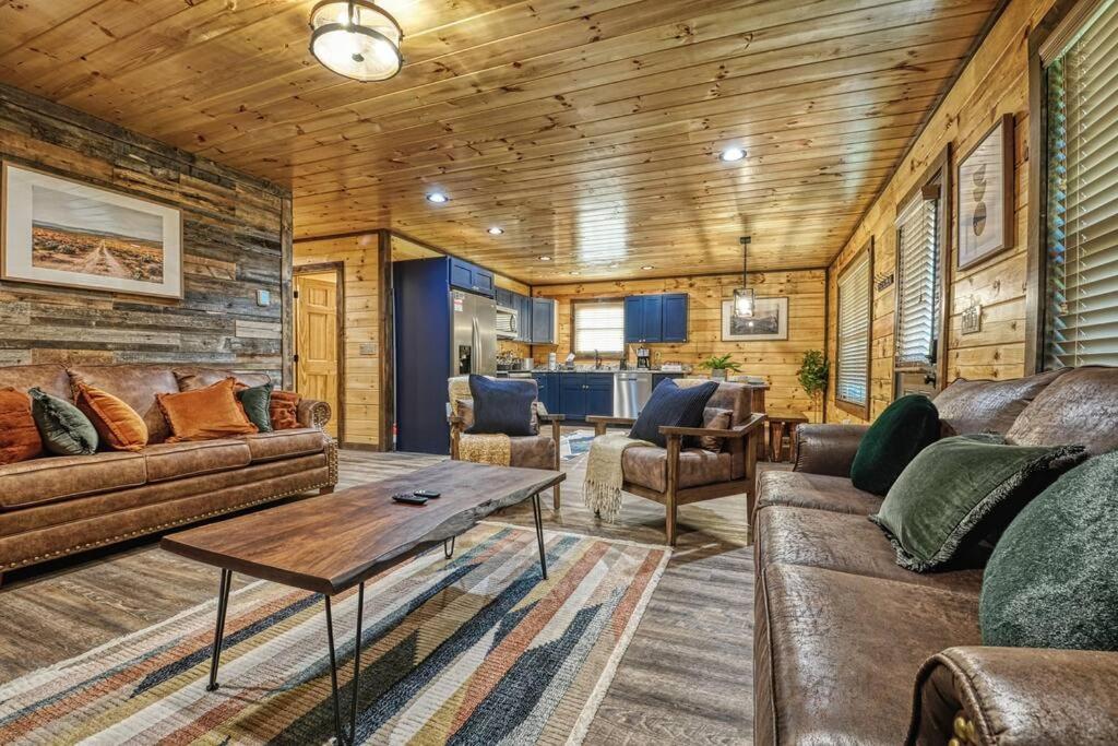 Adventure Retreat/Cabin/Pool+Hot Tub/Game Room+Theater 塞维尔维尔 外观 照片