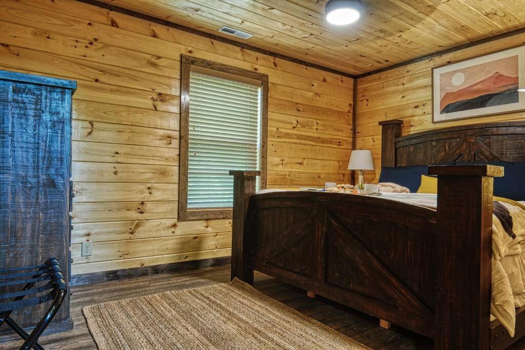 Adventure Retreat/Cabin/Pool+Hot Tub/Game Room+Theater 塞维尔维尔 外观 照片