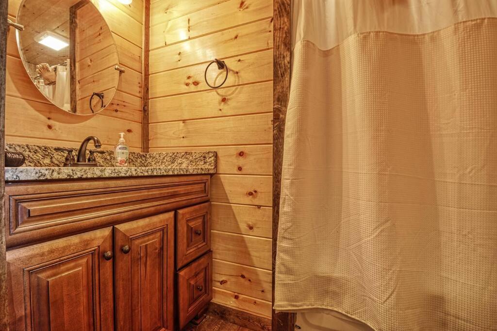 Adventure Retreat/Cabin/Pool+Hot Tub/Game Room+Theater 塞维尔维尔 外观 照片