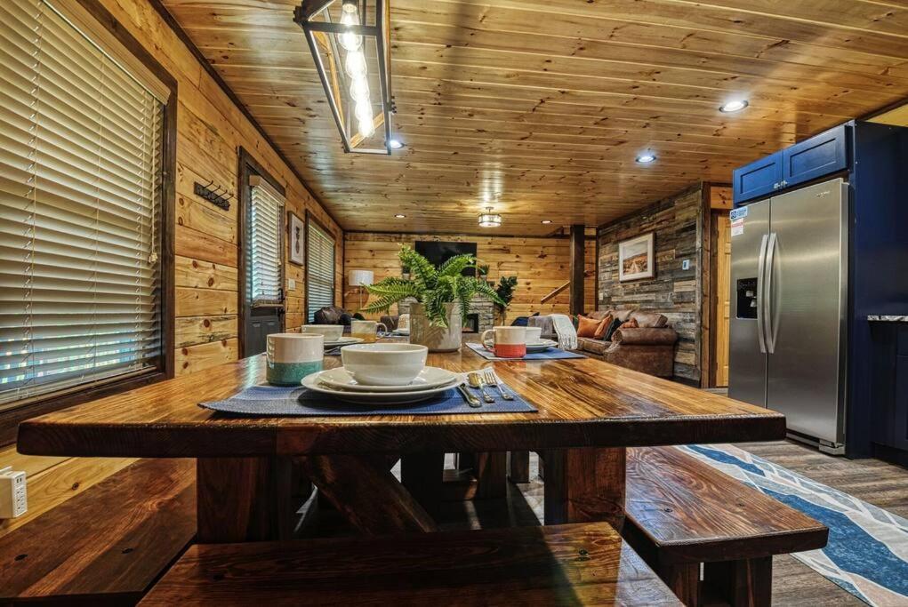 Adventure Retreat/Cabin/Pool+Hot Tub/Game Room+Theater 塞维尔维尔 外观 照片