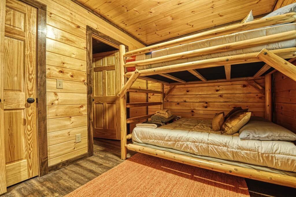 Adventure Retreat/Cabin/Pool+Hot Tub/Game Room+Theater 塞维尔维尔 外观 照片