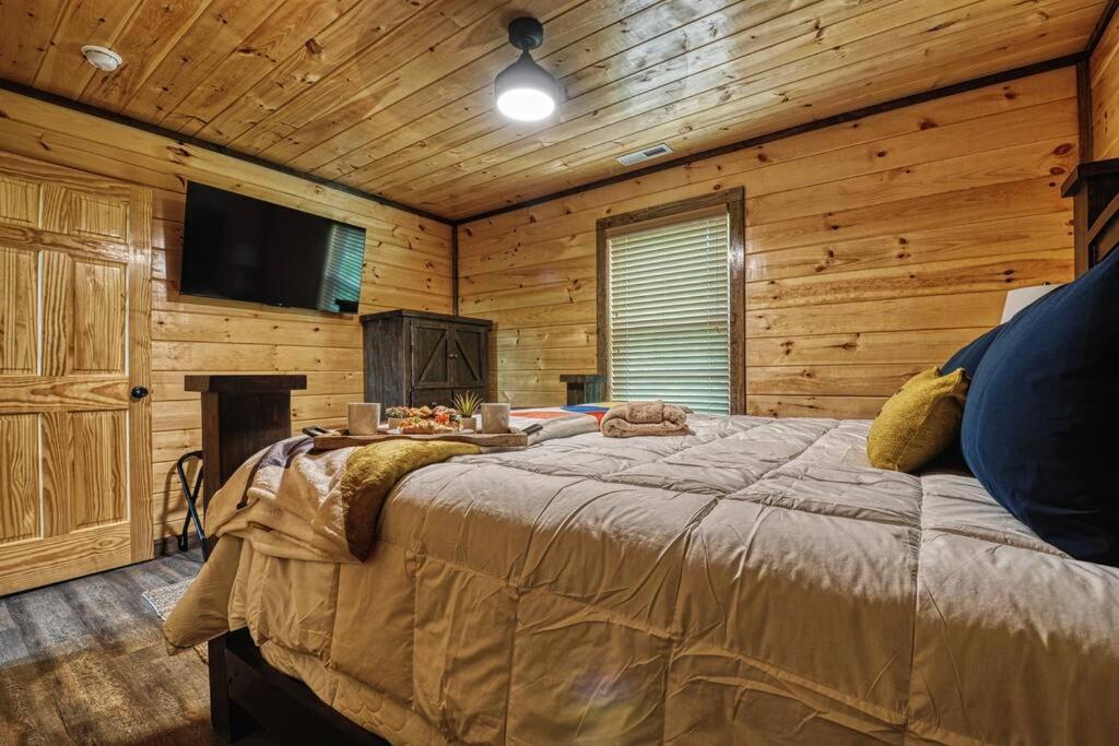 Adventure Retreat/Cabin/Pool+Hot Tub/Game Room+Theater 塞维尔维尔 外观 照片