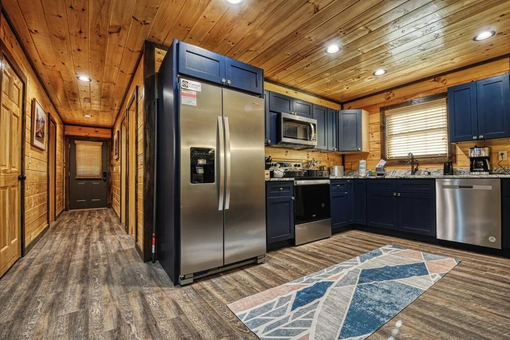 Adventure Retreat/Cabin/Pool+Hot Tub/Game Room+Theater 塞维尔维尔 外观 照片