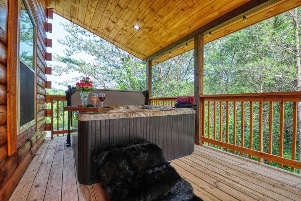 Adventure Retreat/Cabin/Pool+Hot Tub/Game Room+Theater 塞维尔维尔 外观 照片