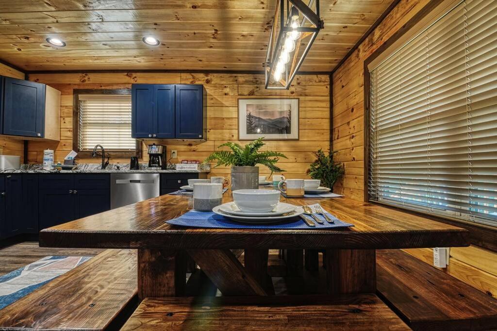 Adventure Retreat/Cabin/Pool+Hot Tub/Game Room+Theater 塞维尔维尔 外观 照片