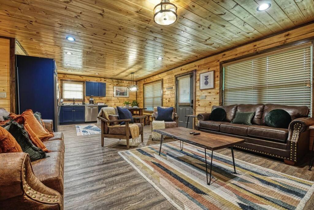 Adventure Retreat/Cabin/Pool+Hot Tub/Game Room+Theater 塞维尔维尔 外观 照片
