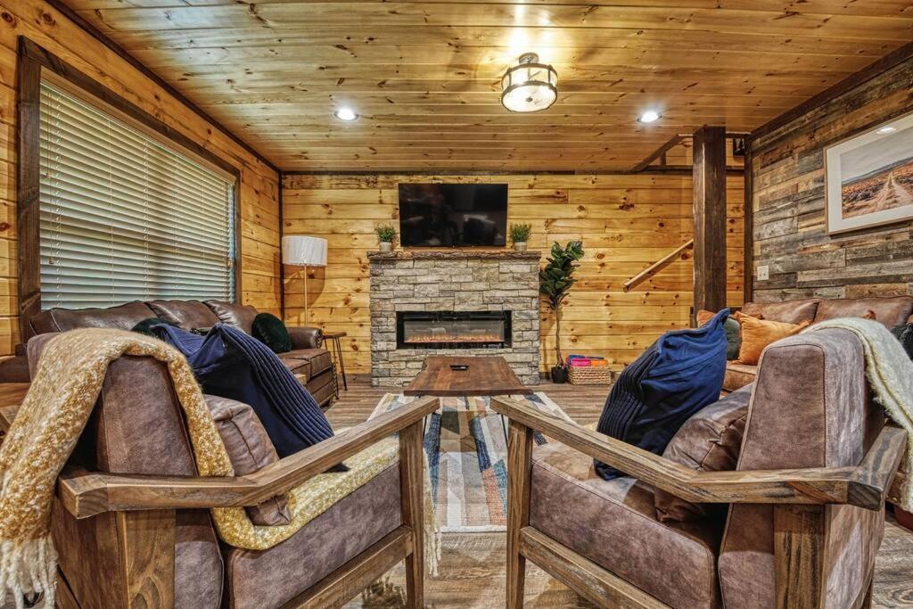 Adventure Retreat/Cabin/Pool+Hot Tub/Game Room+Theater 塞维尔维尔 外观 照片